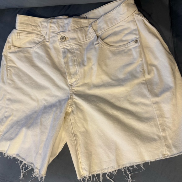 Boomerang Long Denim White Shorts. Size 29 - Picture 6 of 12